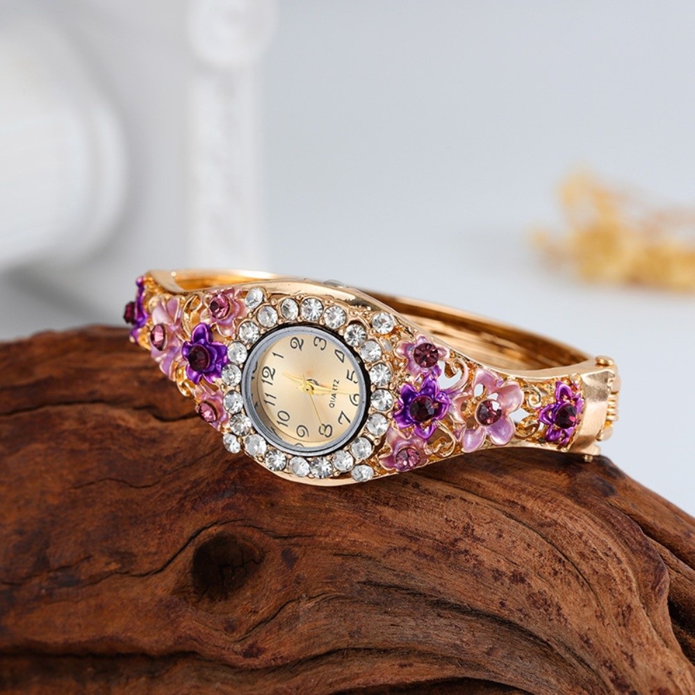 Vintage Fashion Week - Montre vintage riche en fleurs, bracelet