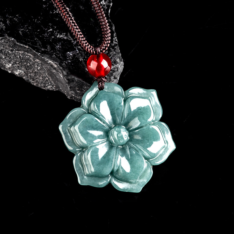 Vintage Fashion - Collier pendentif fleur en jadéite birmane,