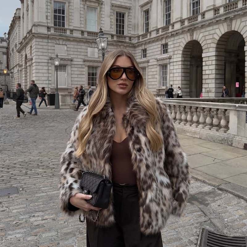 Vintage Fashion Bloggers - Manteau en fausse fourrure léopard vintage
