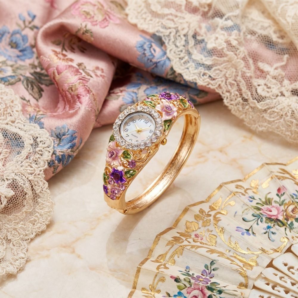 Vintage Fashion Week - Montre vintage riche en fleurs, cadran