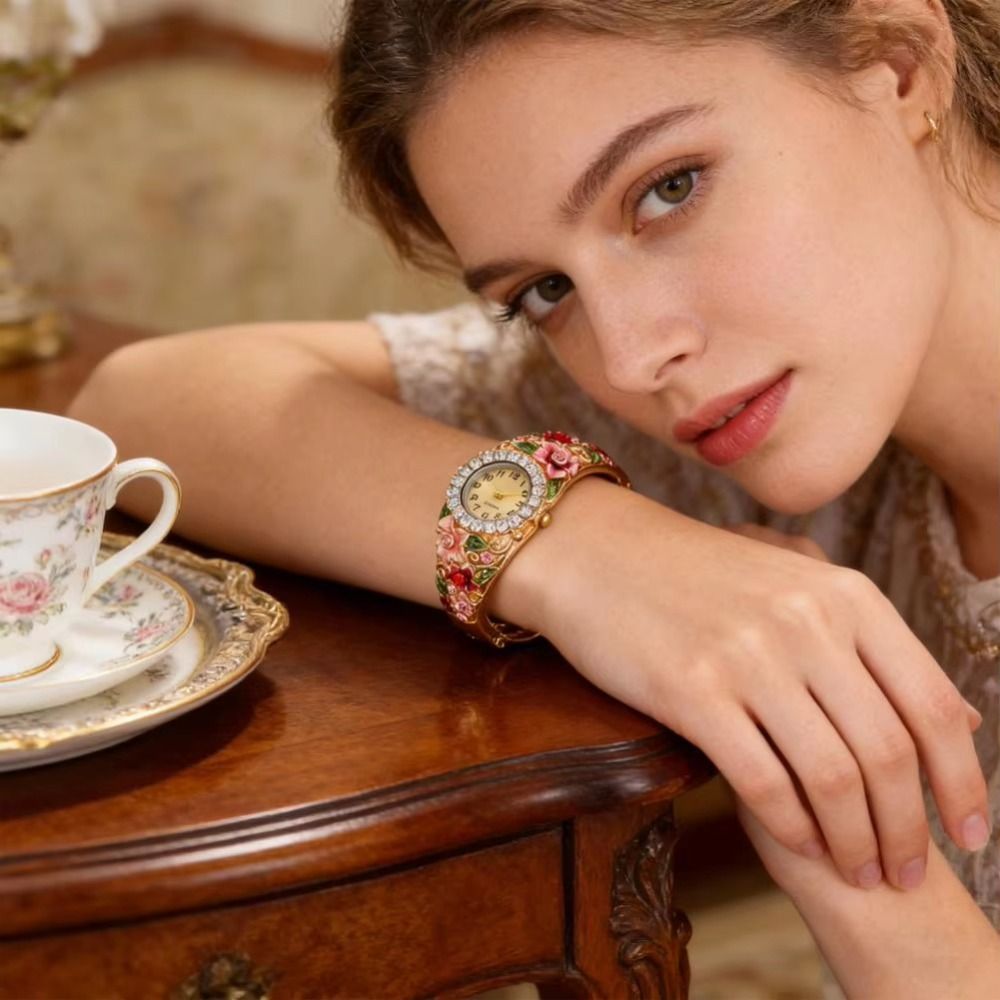 Vintage Fashion Week - Montre vintage riche en fleurs, bracelet