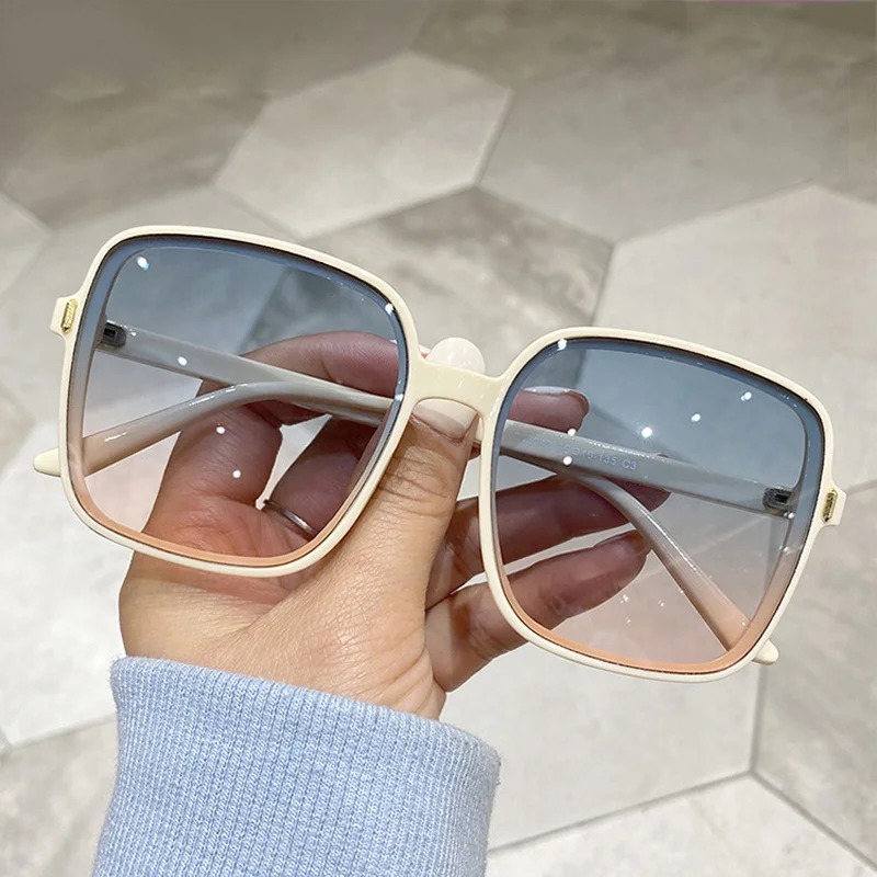 Lunettes de soleil carrées sur - Vintage Fashion Female avis et prix