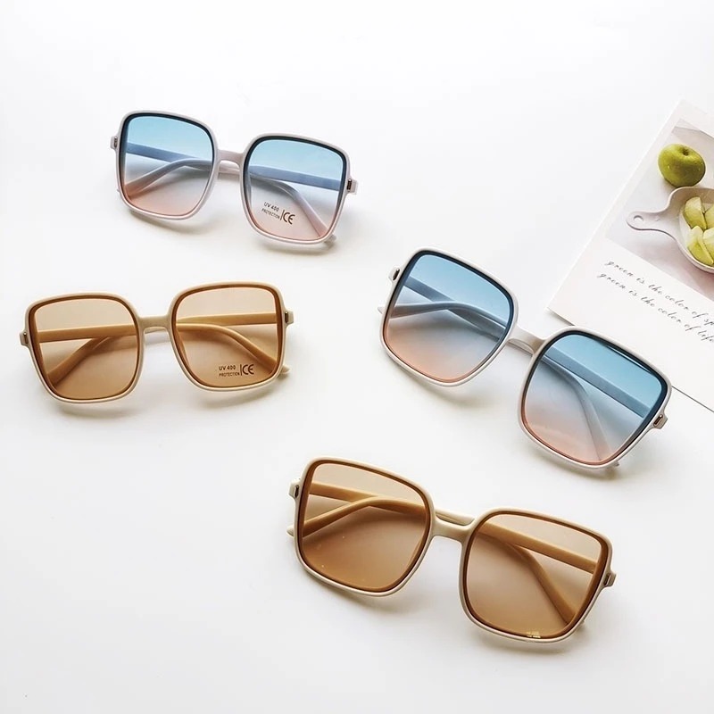 Lunettes de soleil carrées sur - Vintage Fashion Female avis et prix