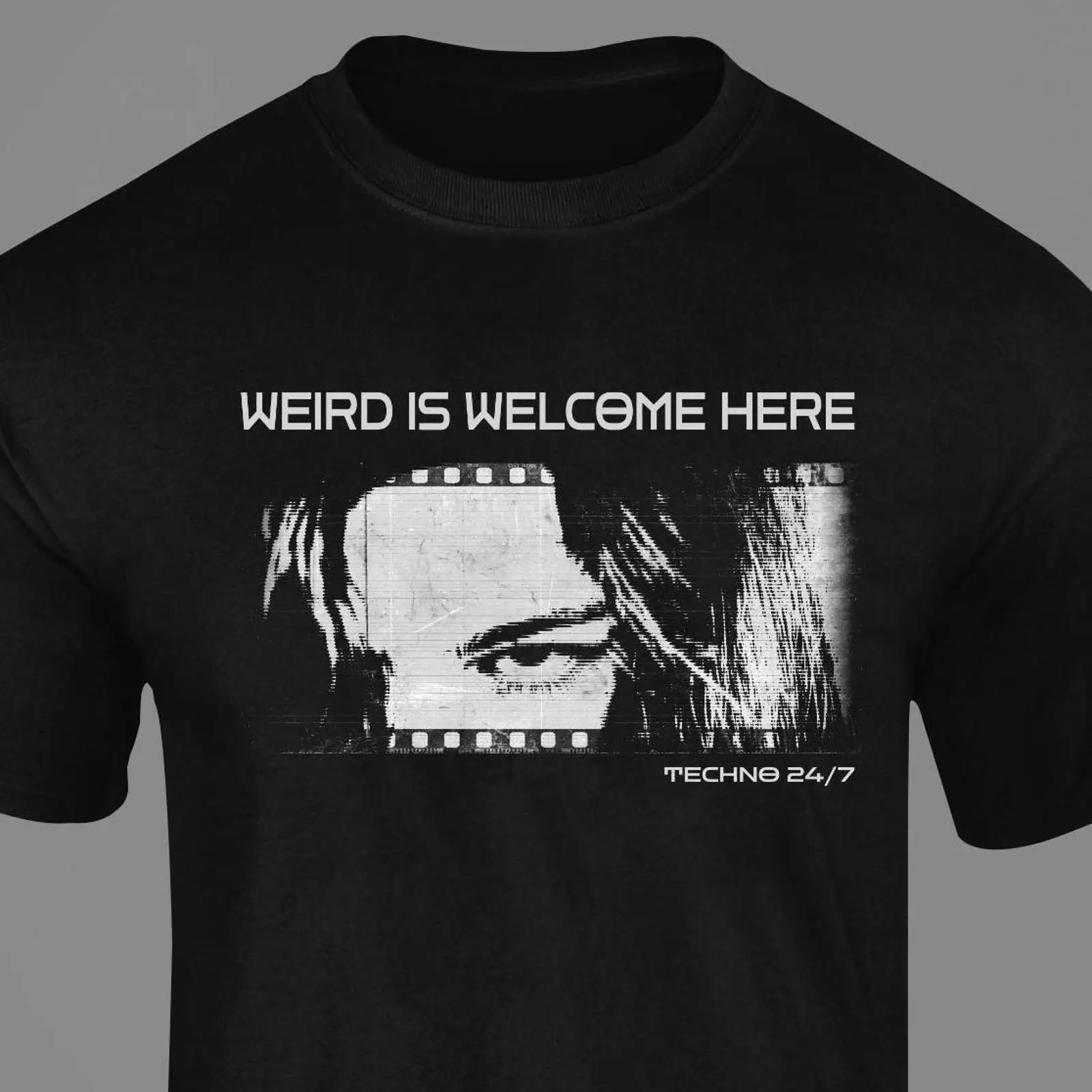 T-shirt « Weird is Welcome Her - Vintage Fashion Berlin avis et prix