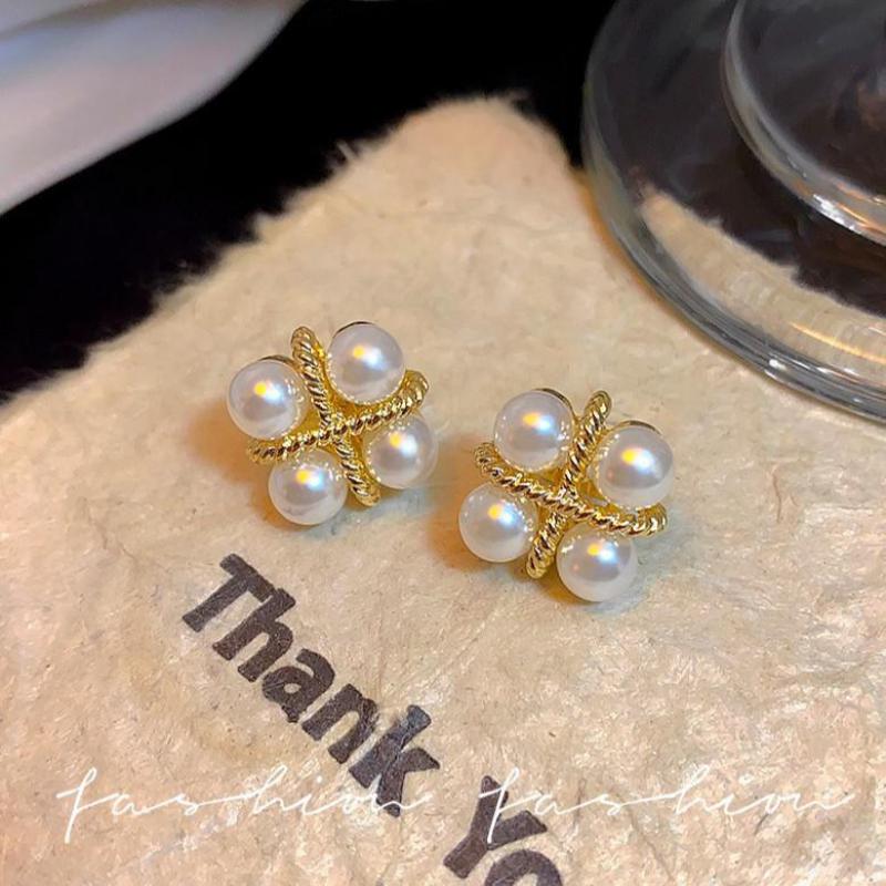 Boucles d'oreilles clous vinta - Vintage Fashion Trends 2026 avis et prix