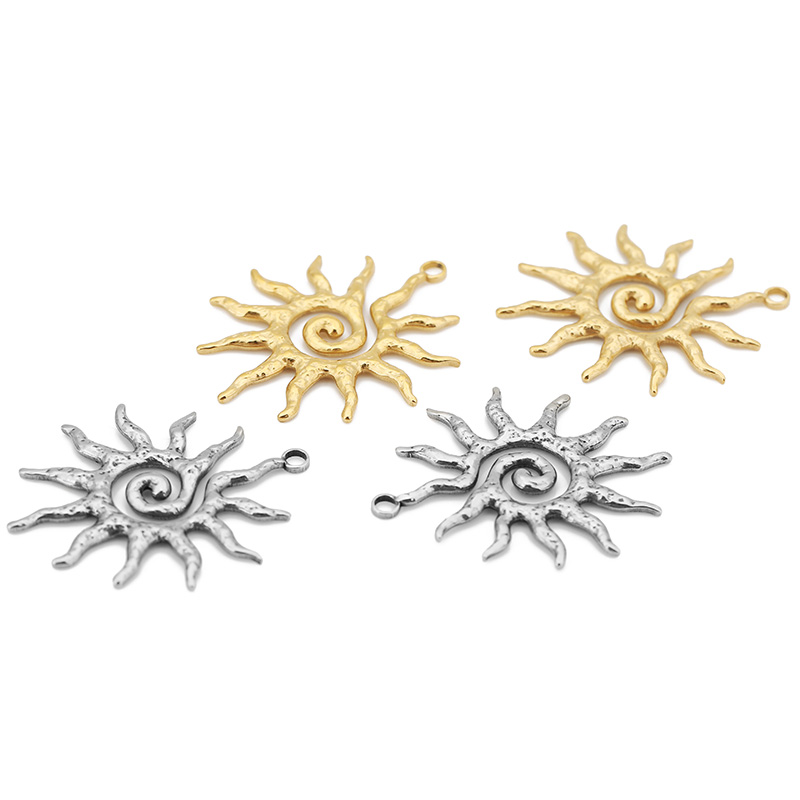 Breloques Vintage en acier ino - Vintage Fashion Finds avis et prix