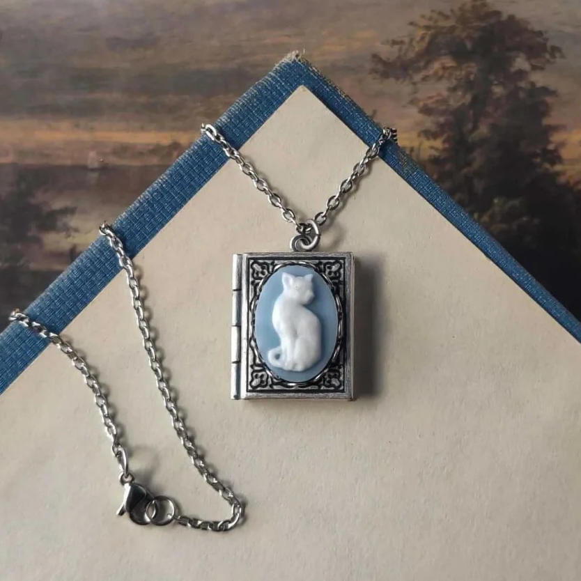 Collier pendentif vintage en a - Vintage Fashion Coloring Book avis et prix