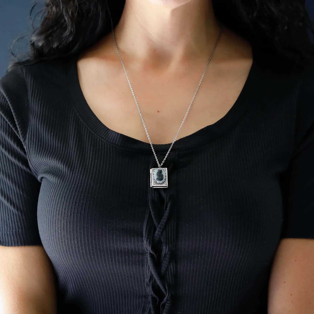 Collier pendentif vintage en a - Vintage Fashion Coloring Book avis et prix