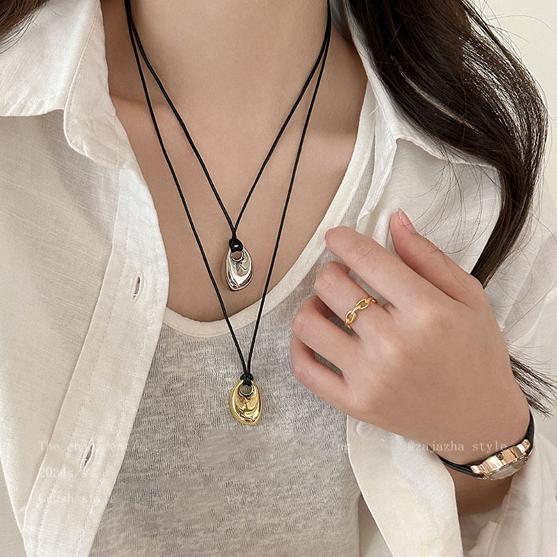 Collier coréen en corde noire  - Vintage Fashion Trends 2026 avis et prix
